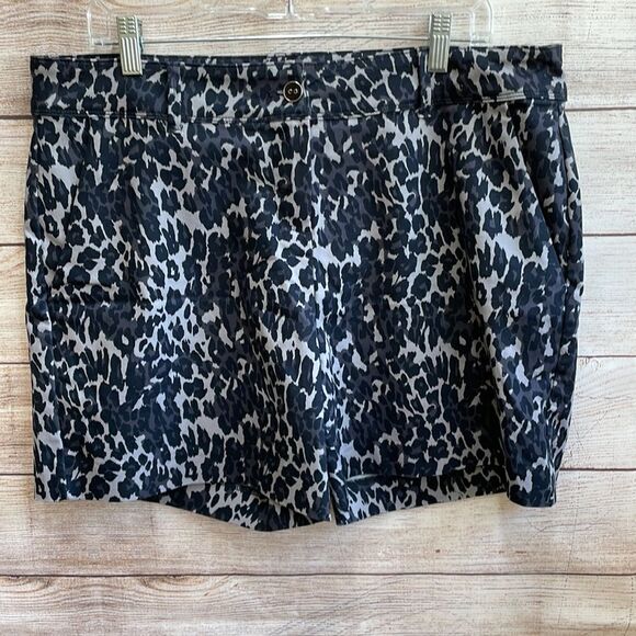 ISAAC MIZRAHI‎ SHORTS IN GRAY CAMO - Picture 2 of 4